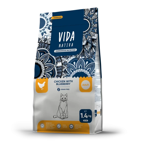 премиальный натуральный корм для кошек с курицей и черникой